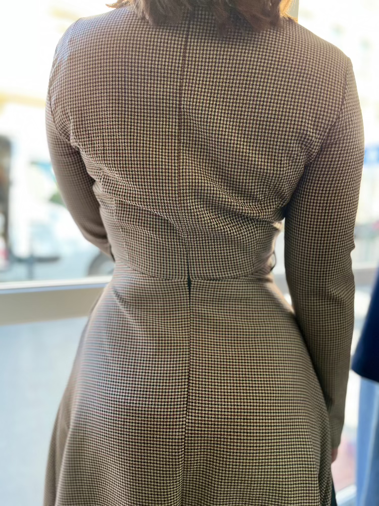 Elegáns, galléros maxi ruha - Motivo pied de poule