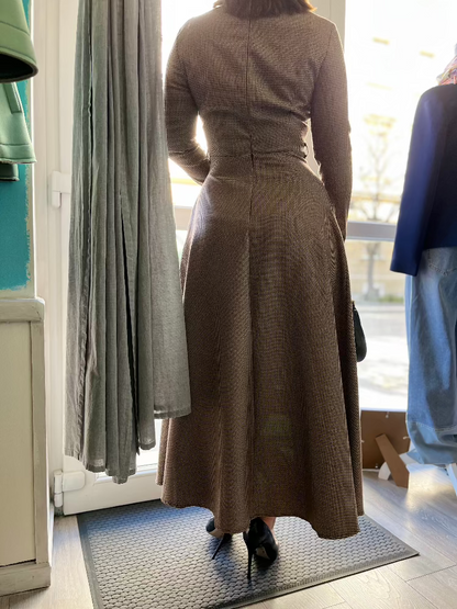 Elegáns, galléros maxi ruha - Motivo pied de poule
